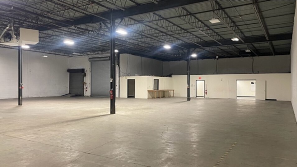 More Photos Of 180 Adams Ave, Hauppauge Flex For Lease