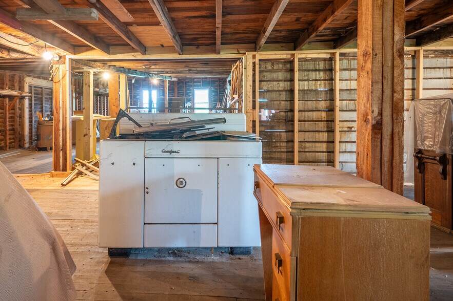 More Photos Of 11 Mount Zion Rd, Elk Creek Freestanding For Sale