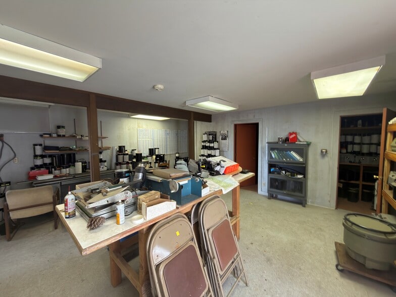 More Photos Of 28723 Grumman dr, Eugene Airplane Hangar For Sale