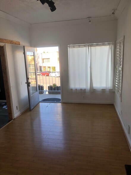 More Photos Of 208 Calle De Los Molinos, San Clemente Showroom For Lease