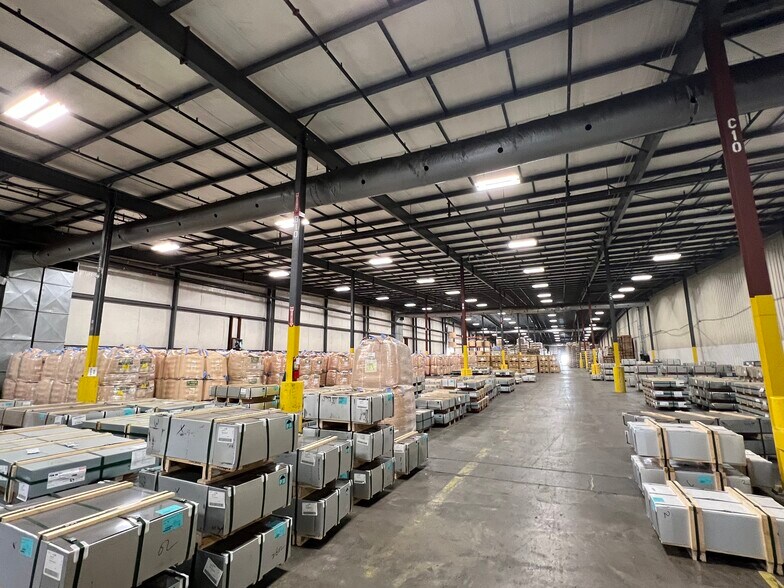More Photos Of 1136 Dunlop Ln, Clarksville Warehouse For Lease