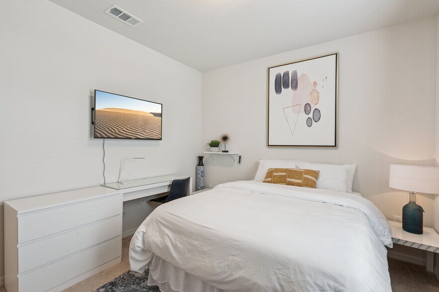 More Photos Of 921 Paradise Dr, Davenport Apartments For Sale