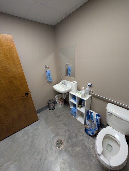 More Photos Of 4236 London Rd, Eau Claire Flex For Lease