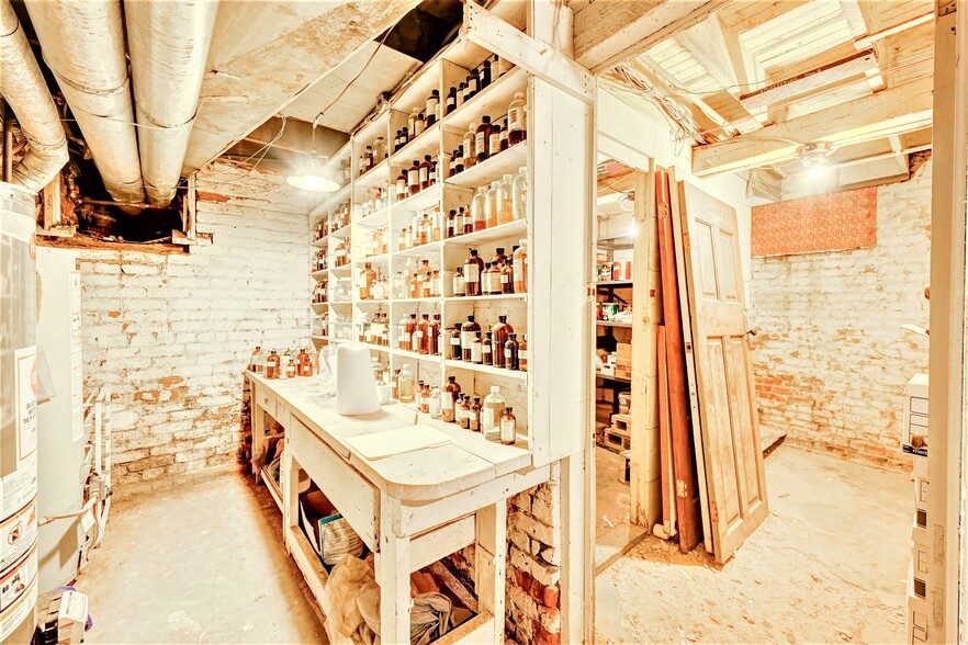 More Photos Of 913 Corona St, Denver Storefront For Sale