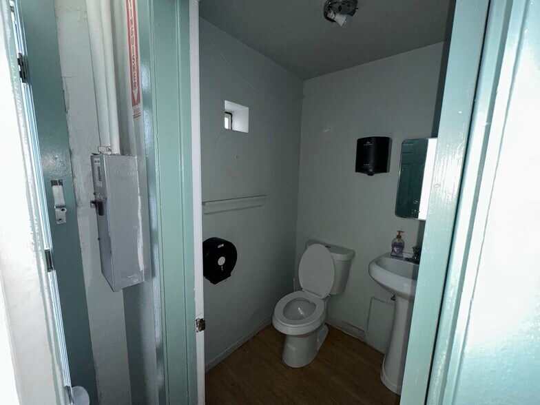 More Photos Of 6338 S Pulaski Rd, Chicago Storefront For Lease