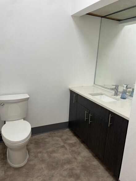 More Photos Of 6011 Benjamin Rd, Tampa Light Distribution For Lease