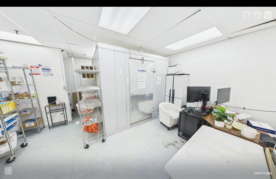 More Photos Of 27 Utter Ave, Hawthorne Manufacturing For Lease