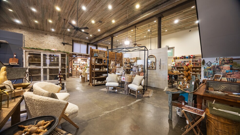 More Photos Of 101 N Elm, Hico General Retail For Sale
