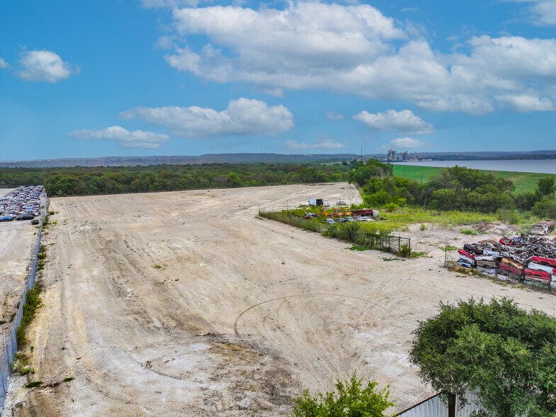 More Photos Of 513 Idlewild Rd, Grand Prairie Land For Lease