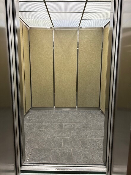 More Photos Of 1580 N Northwest Hwy, Park Ridge Office Residential For Lease