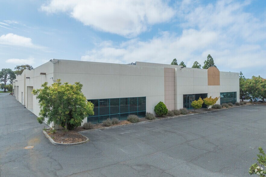 More Photos Of 8371 Central Ave, Newark Flex For Sale