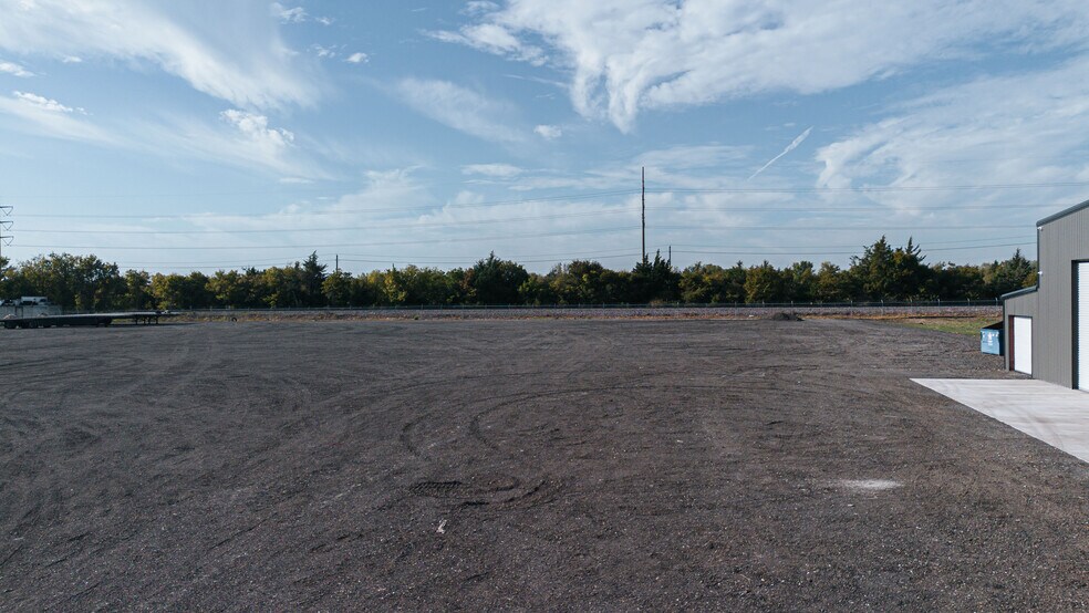 More Photos Of 2603 S Kaufman St, Ennis Industrial For Sale