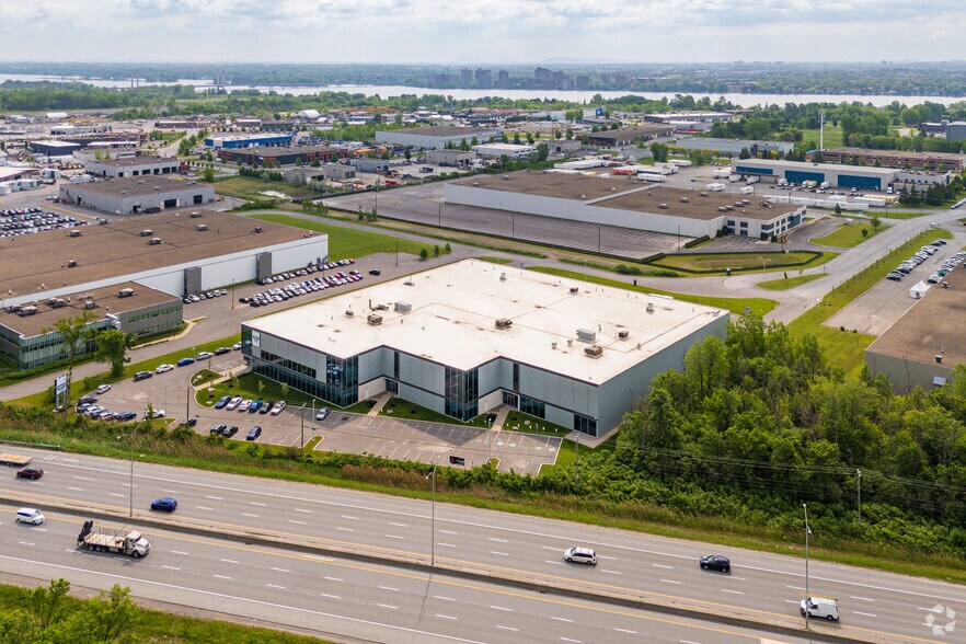 More Photos Of 970-980 Pl Paul-Kane, Laval Warehouse For Lease