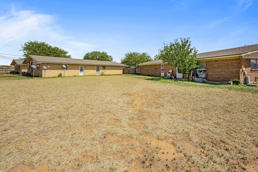 More Photos Of 501-524 Plaza Dr, Slaton Apartments For Sale