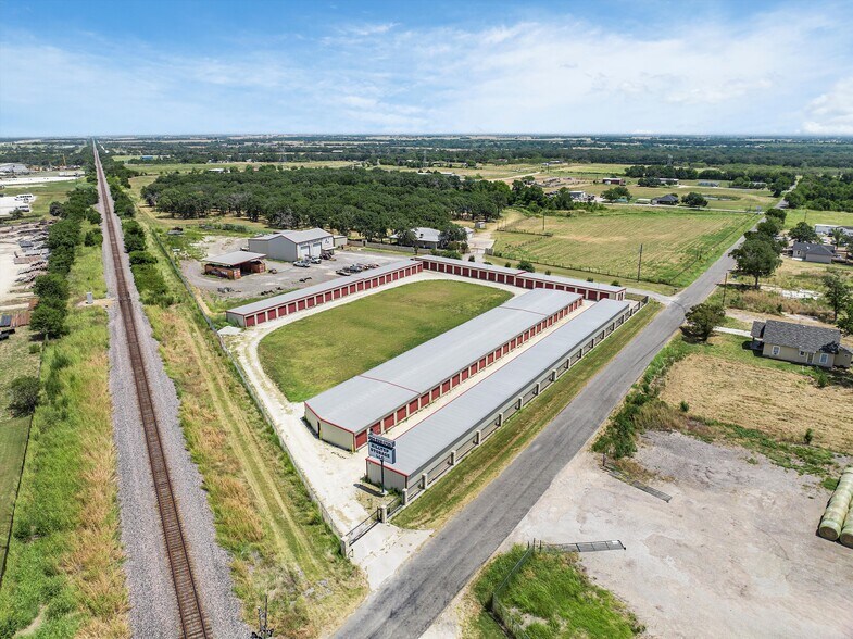 More Photos Of 193 E Hilltop Rd, Elm Mott Self Storage For Sale