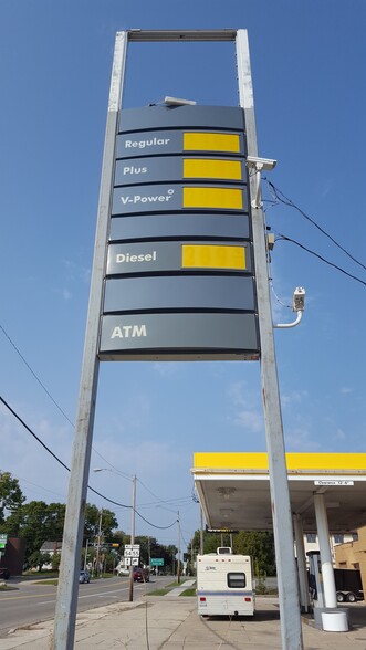 More Photos Of 1043 Ivory St, Seymour Township Auto Repair For Sale