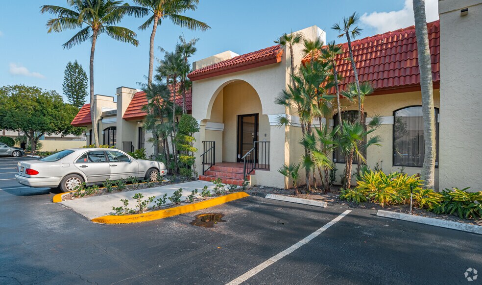 More Photos Of 1700 N Dixie Hwy, Boca Raton Office For Lease