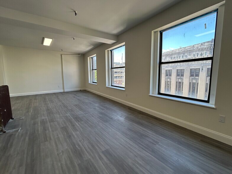 More Photos Of 158 Grand St, Waterbury Office For Sale