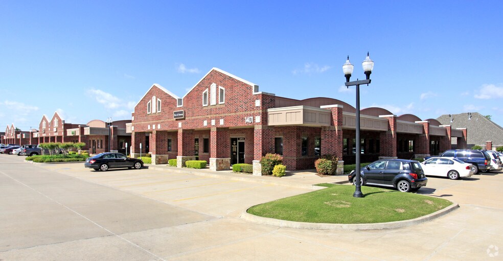 More Photos Of 1401 S Douglas Blvd, Midwest City Office For Lease