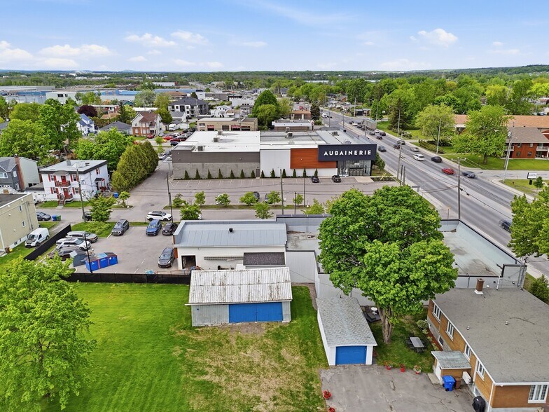 More Photos Of 625 Av 11E, Saint-jerome Freestanding For Lease