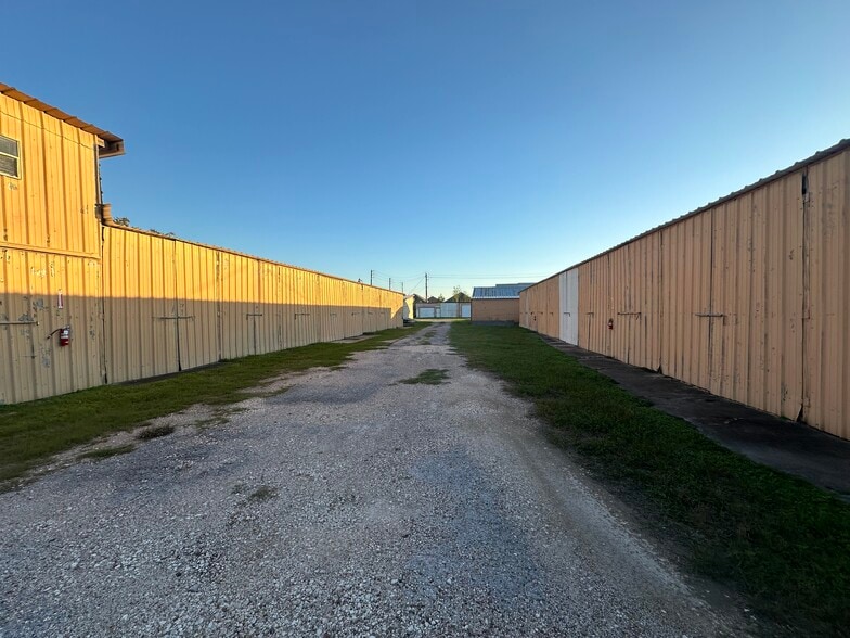More Photos Of 3405 Lockheed st, Pearland Self Storage For Sale