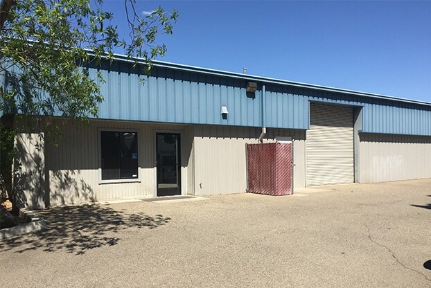 More Photos Of 2598 N Miami Ave, Fresno Warehouse For Lease