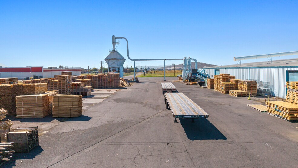 More Photos Of 2350 Maywood Dr, Klamath Falls Manufacturing For Sale