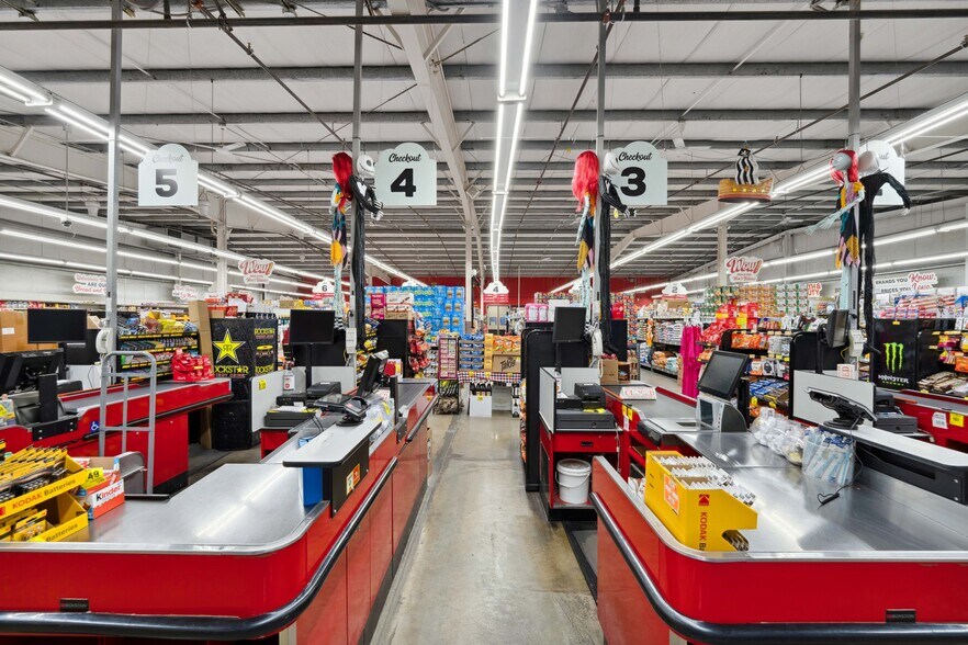 More Photos Of 1385 Newmark Ave, Coos Bay Supermarket For Sale