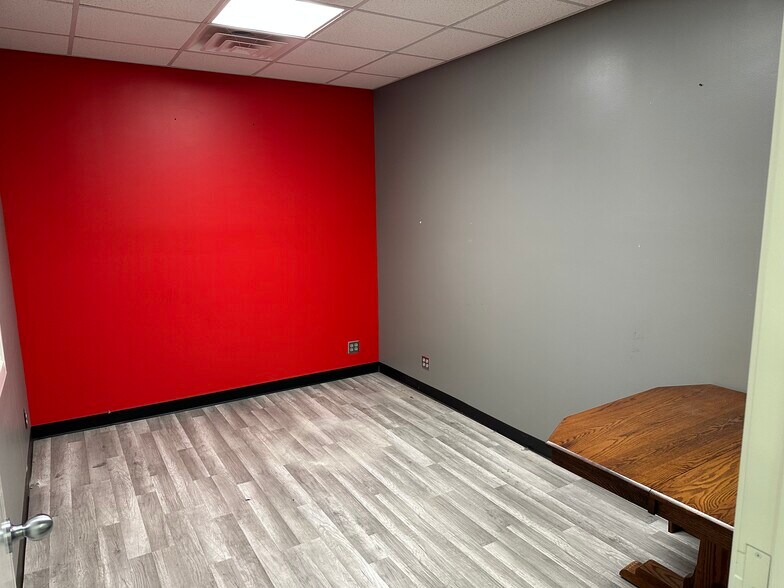 More Photos Of 7435 Kent Ave, Eau Claire Flex For Lease