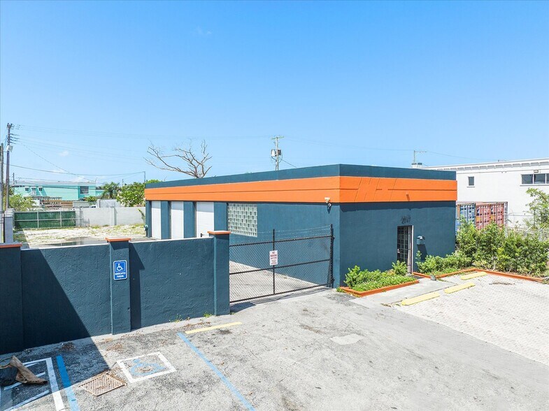 More Photos Of , Hollywood Unknown For Sale