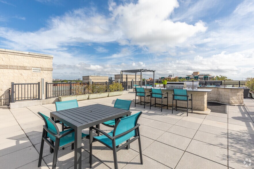 More Photos Of 2301 Columbia Pike, Arlington Apartments For Lease