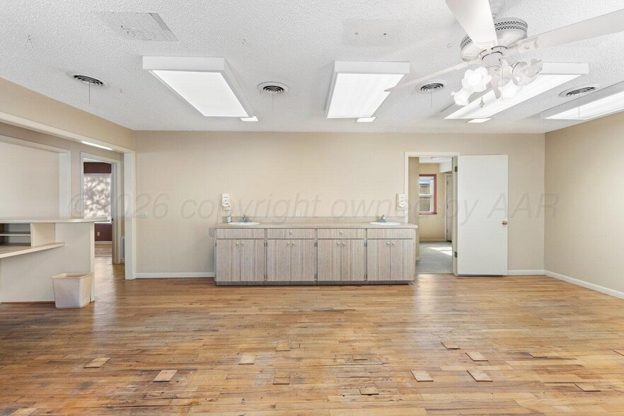 More Photos Of 206 S Bliss Ave, Dumas Office For Sale