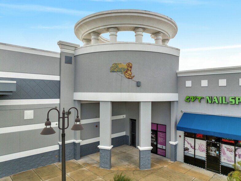 More Photos Of 8010 W Colonial Dr, Orlando Freestanding For Sale