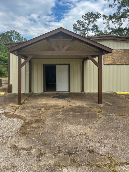 Primary Photo Of 10050 Hwy 87 North, Orange Convenience Store For Lease