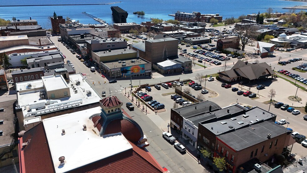 More Photos Of 221 W Washington St, Marquette Flex For Sale