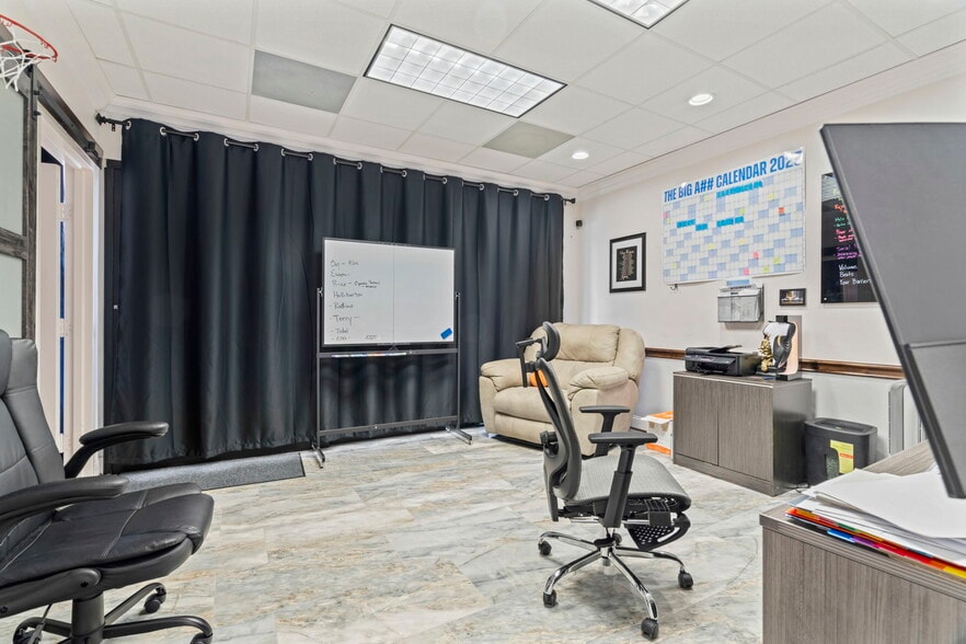 More Photos Of 25010 Oakhurst Dr, Spring Medical For Sale