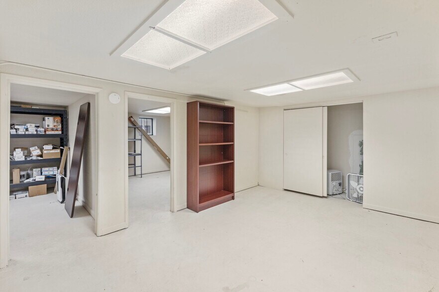 More Photos Of 17512 66th Ave Ct E, Puyallup Office For Sale