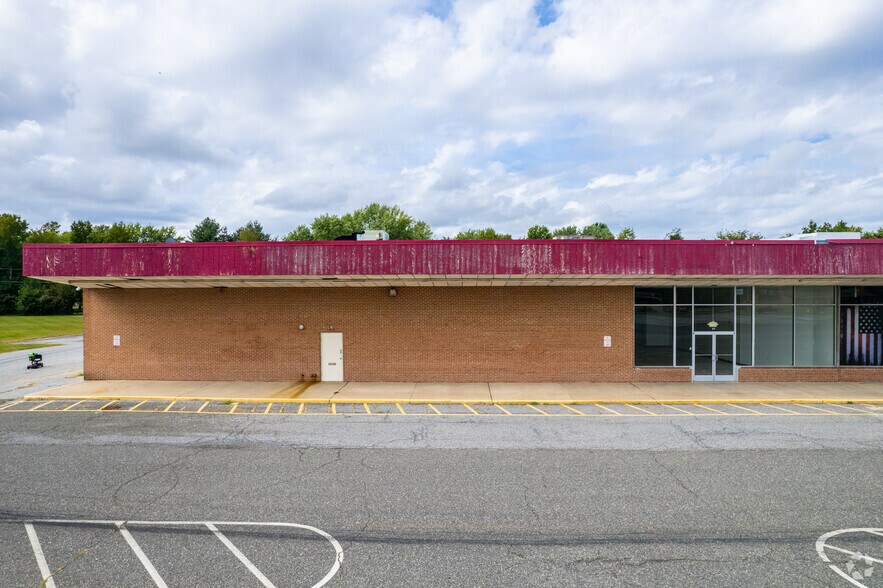 More Photos Of 233 S Broadway, Pennsville Unknown For Lease
