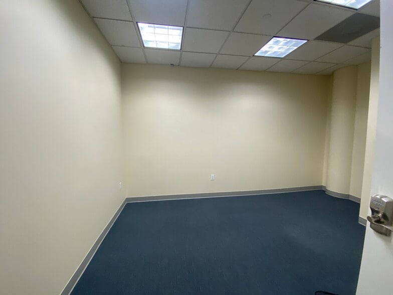 More Photos Of 1010 Kennedy Dr, Key West Medical For Sale