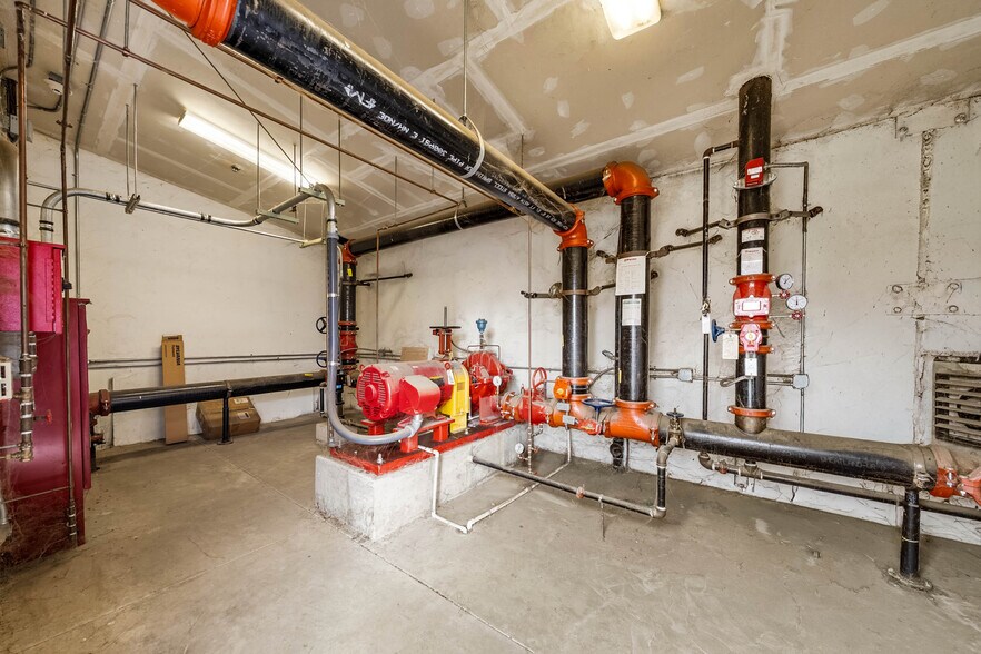 More Photos Of 4689 Industry Dr, Medford Distribution For Lease