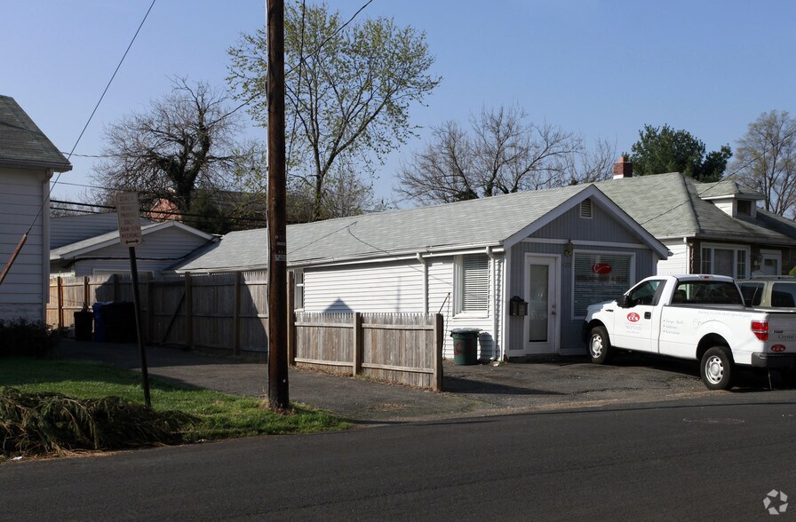 Primary Photo Of 820 S 18th St, Arlington General Retail For Sale