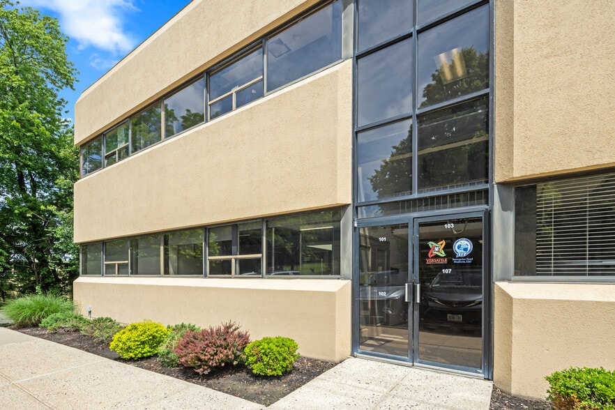 More Photos Of 80 Red Schoolhouse Rd, Chestnut Ridge Office For Lease