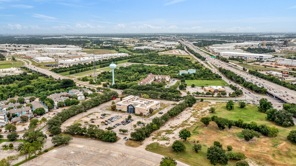 More Photos Of 7300 W Greens Rd, Houston Health Club For Sale