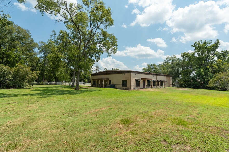 More Photos Of 213 Prairie St, Montgomery Industrial For Sale