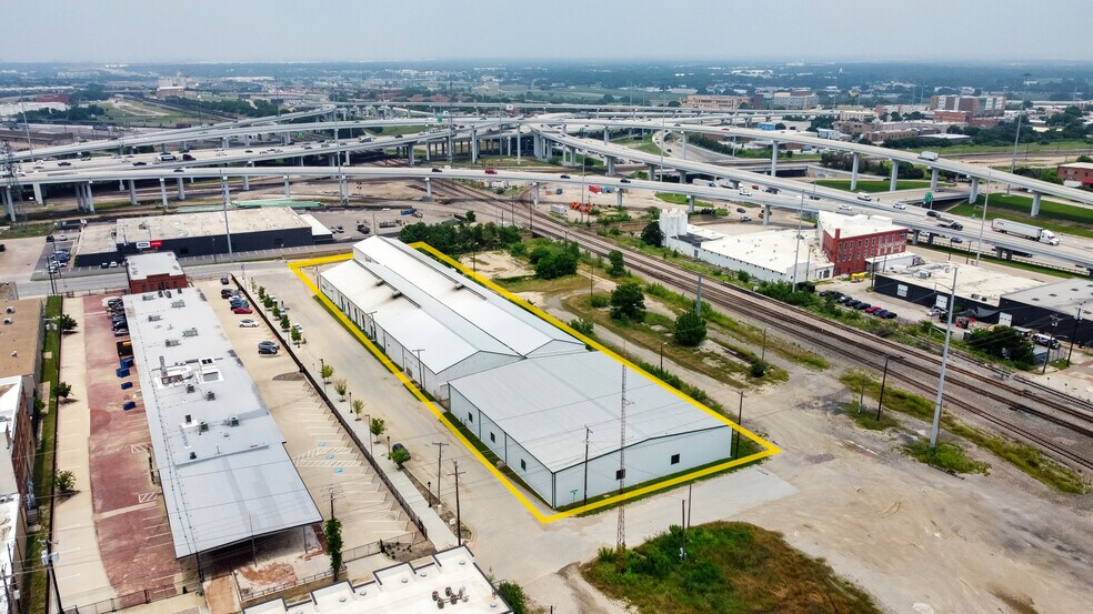 More Photos Of 400 E Vickery Blvd, Fort Worth Warehouse For Lease