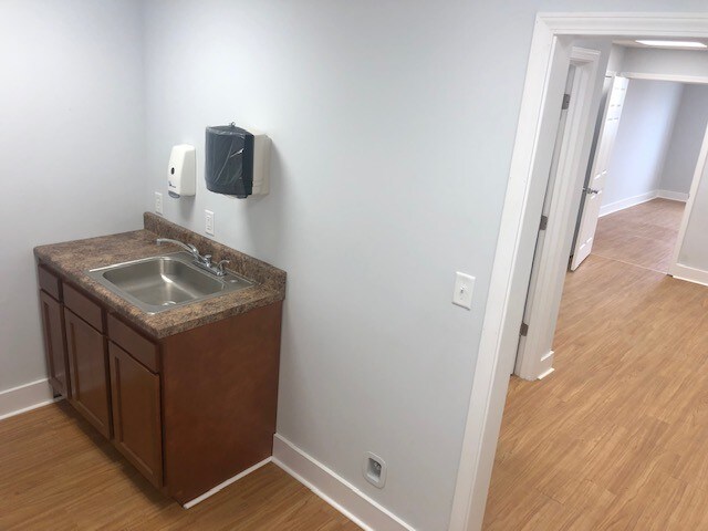 More Photos Of 318 E Broadway St, Shelbyville Light Manufacturing For Sale