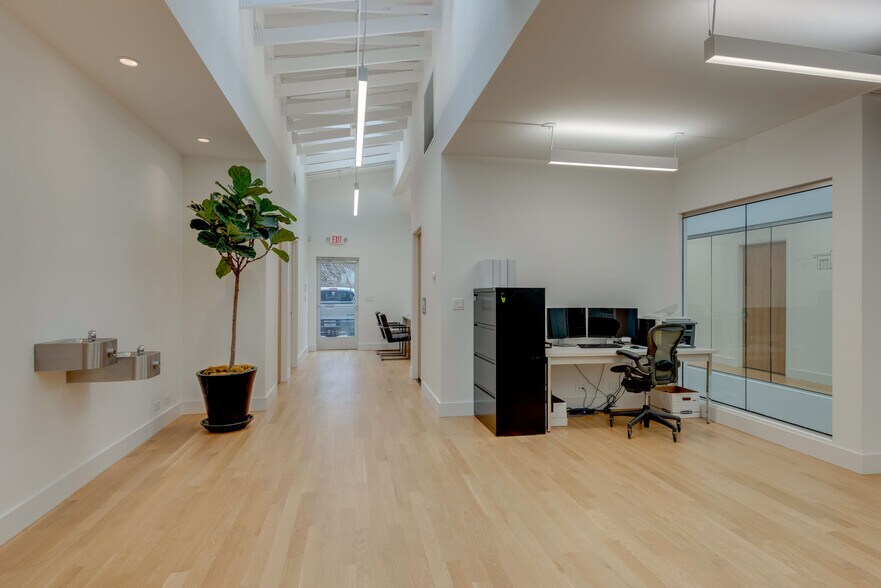 More Photos Of 407 Humphreys St, Nashville Office For Lease