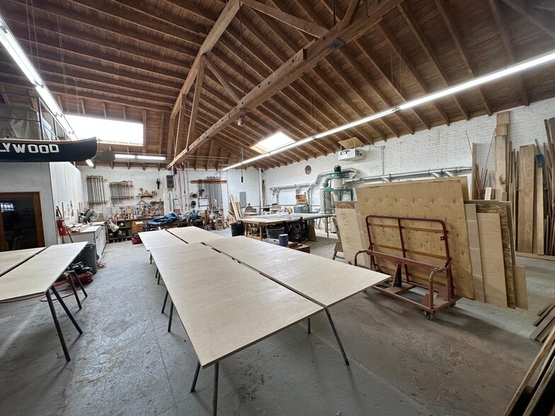 More Photos Of 1602 W 39th Pl, Los Angeles Warehouse For Lease