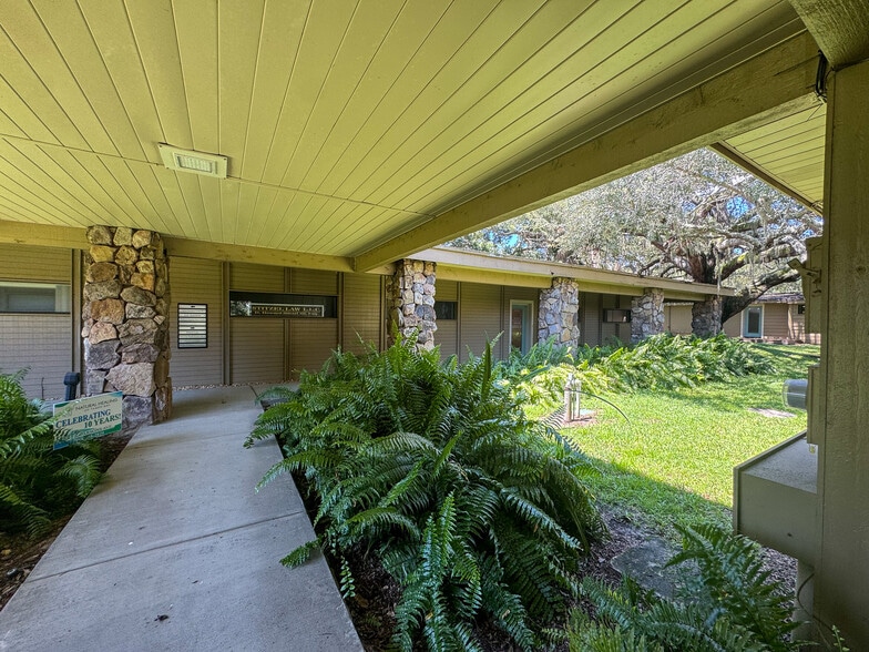 More Photos Of 911-917 S Parsons Ave, Brandon Office For Lease