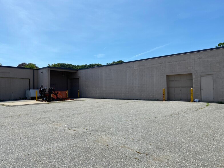 More Photos Of 100 Myron St, West Springfield Warehouse For Lease